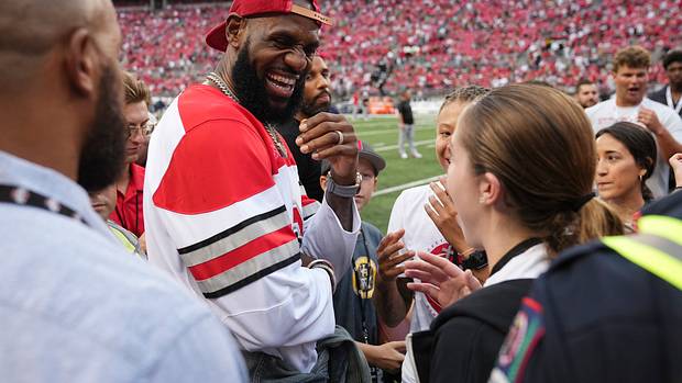 LeBron James Wore 'Off-White' Nike Dunks to Ohio State Game - Sports Illustrated FanNation Kicks News, Analysis and More - Vimarsana News