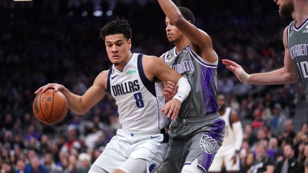 WATCH: Dallas Mavs Unveil Their NBA 'Hardwood Classic' Court - Sports  Illustrated Dallas Mavericks News, Analysis and More