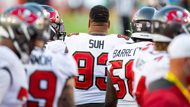 Ndamukong Suh, Buccaneers15