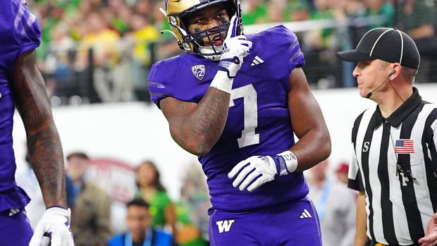 Washington Huskies running back Dillon Johnson (7) celebrates after scoring a touchdown against the Oregon Ducks during the first quarter at Allegiant Stadium.
