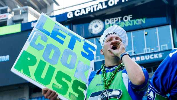 WATCH: Seahawks Fans Boo Russell Wilson in Seattle Homecoming vs. Denver  Broncos - Sports Illustrated Seattle Seahawks News, Analysis and More