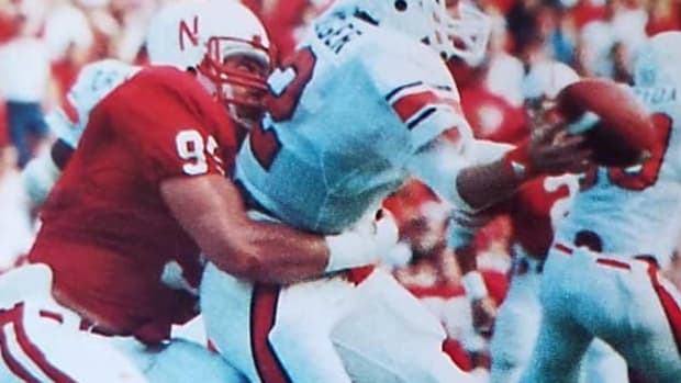 Danny Noonan wraps up Oklahoma State quarterback Rusty Hilger.