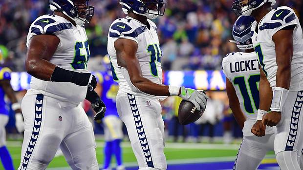 Seattle Seahawks wide receiver DK Metcalf (14) celebrates his touchdown scored against the Los Angeles Rams with guard Damien Lewis (68) and quarterback Geno Smith (7) during the second half at SoFi Stadium