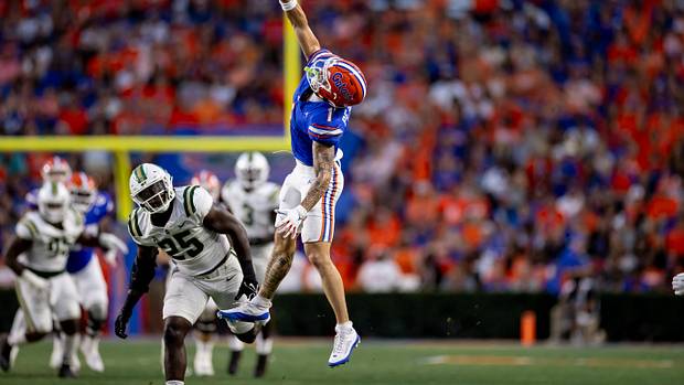 Florida Gators wide receiver Ricky Pearsall makes a one-handed catch against the Charlotte 49ers.