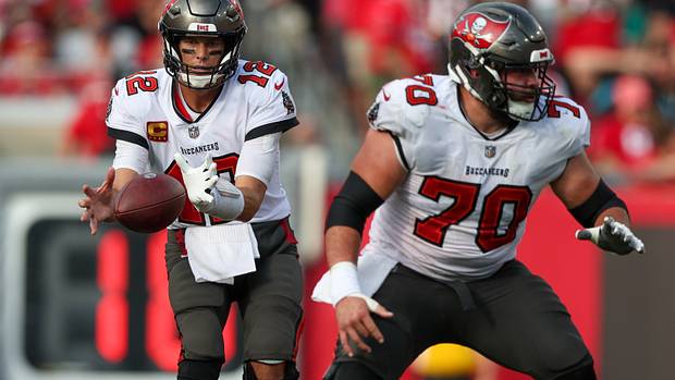 Bucs Center Robert Hainsey Injured in Meaningless Week 18 Game - Tampa Bay Buccaneers | BucsGameday - Vimarsana News