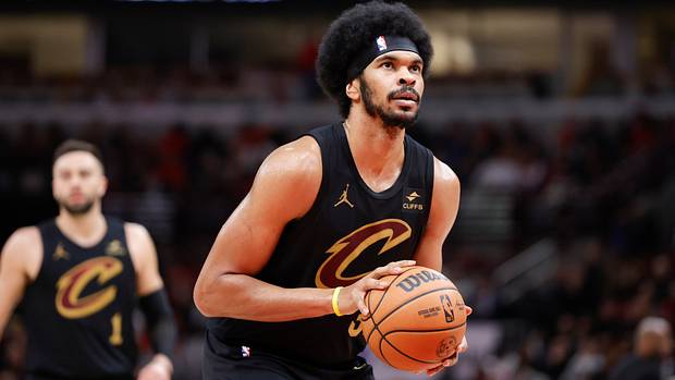 Cleveland Cavaliers center Jarrett Allen (31) shoots a free throw against the Chicago Bulls during the second half at United Center.
