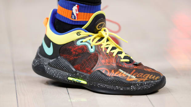 New York Knicks guard Immanuel Quickley wears the Nike PG 5 'Drew League' sneakers against the Oklahoma City Thunder on December 31, 2021.