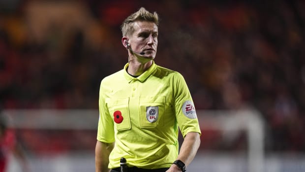 Scott Oldham referee - Sunderland Luton