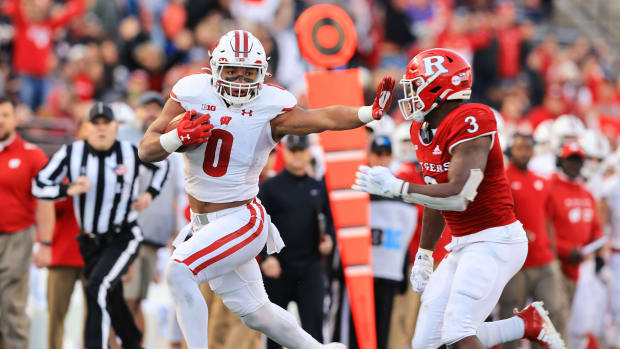 Wisconsin running back Braelon Allen stiff arms a Rutgers defender (Credit: Vincent Carchietta-USA TODAY Sports)