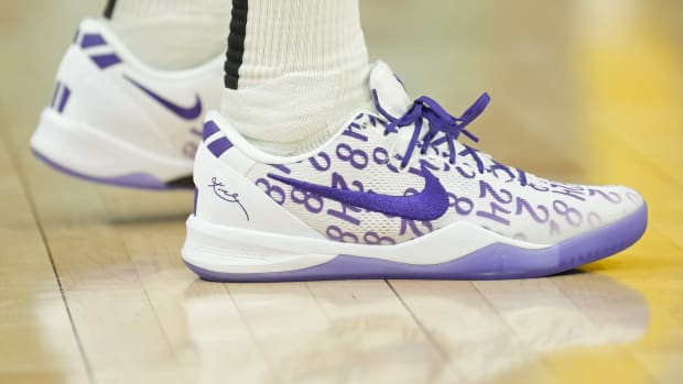 Golden State Warriors forward Jonathan Kuminga's white and purple Nike Kobe sneakers.