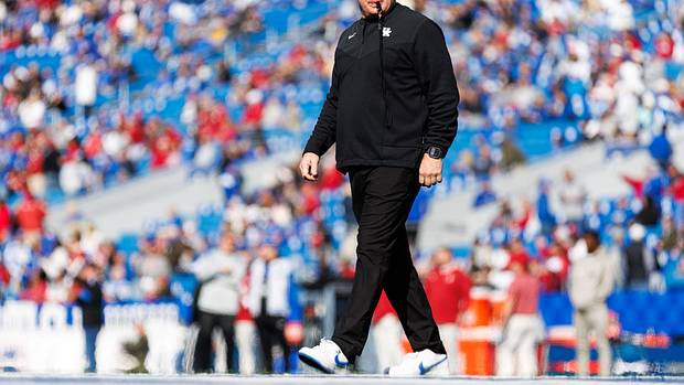 Kentucky Wildcats head coach Mark Stoops walks across the field before the game against the Alabama Crimson Tide at Kroger Field.