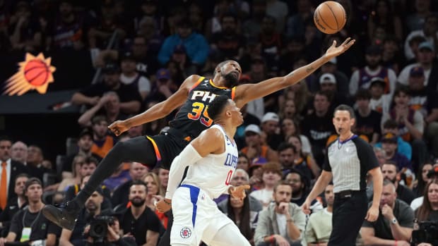 Kevin Durant Debuts 16th Signature Sneaker in Suns Game - Sports  Illustrated FanNation Kicks News, Analysis and More