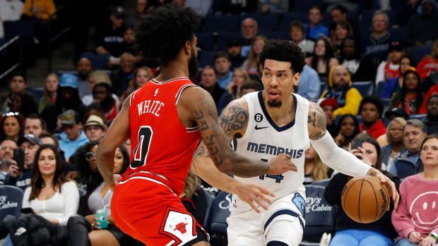 Memphis Grizzlies forward Danny Green (14) dribbles as Chicago Bulls guard Coby White (0) defends during the first half at FedExForum.