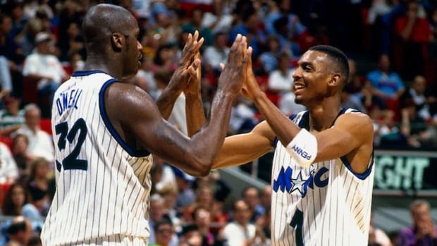 Shaquille O'Neal high-fives Penny Hardaway.