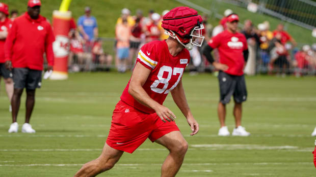 Kansas City Chiefs tight end Travis Kelce lines up during training camp.