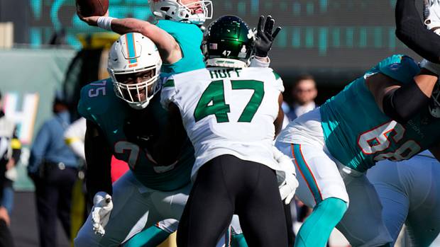 DE Bryce Huff pressures Dolphins QB Skylar Thompson