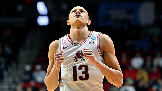 Arkansas Razorbacks guard Jordan Walsh reacts after a play against the Illinois during the first half at Wells Fargo Arena.