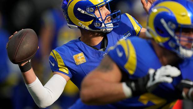 Rams quarterback Matthew Stafford gets ready to throw during Sunday's game.