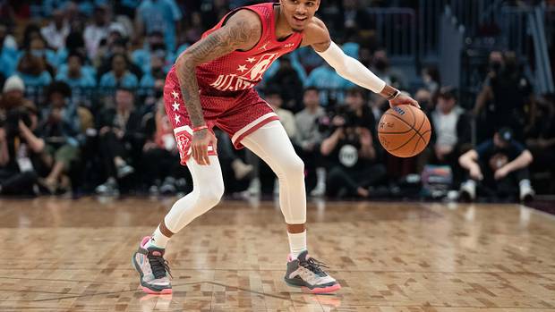 Dejounte Murray dribbles during the 2022 NBA All-Star Game.