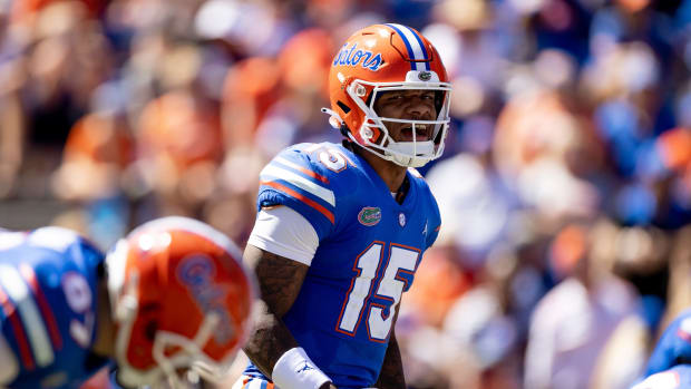 lorida Gators quarterback Anthony Richardson (15) looks at the defense during the second half against the Eastern Washington Eagles at Steve Spurrier Field at Ben Hill Griffin Stadium in Gainesville