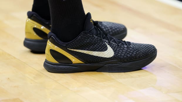Sacramento Kings forward Domantas Sabonis wears Nike Kobe 6 'Black Gold PE'