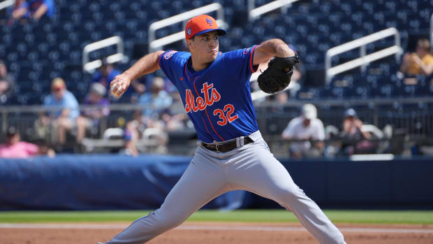 Feb 26, 2024; West Palm Beach, Florida, USA; New York Mets starting pitcher Max Kranick (32) pitches against the Washington Nationals in the first inning at CACTI Park of the Palm Beaches.