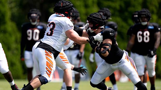 Cincinnati Bengals offensive tackle Jonah Williams (73) blocks Cincinnati Bengals defensive end Sam Hubbard (94) at the Cincinnati Bengals NFL training camp practice in Cincinnati on Thursday, Aug. 3, 2023.