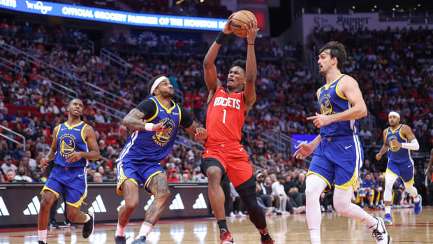 Rockets forward Amen Thompson (1) drives with the ball as Golden State Warriors guard Gary Payton II (0) defends during the third quarter at Toyota Center.