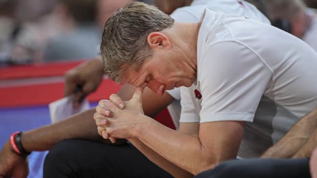 Arkansas coach Eric Musselman bows his head in frustration on the bench against Kentucky.