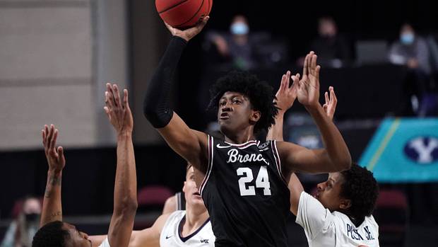Santa Clara Broncos guard Jalen Williams (24) shoots the ball against the Pepperdine Waves in the first half at Orleans Arena.
