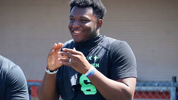 Four-star DL David Stone talks connections to Wisconsin: 'It's like a second home' - Vimarsana News