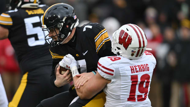 Wisconsin outside linebacker Nick Herbig sacks the Iowa quarterback.