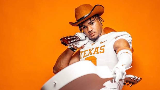Texas WR Target DeAndre Moore Absent From Signing Ceremony, Decision Imminent? - Vimarsana News