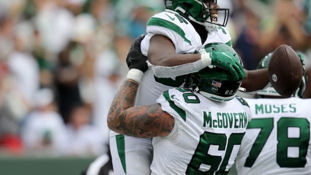 Jets' center Connor McGovern celebrates with RB Michael Carter
