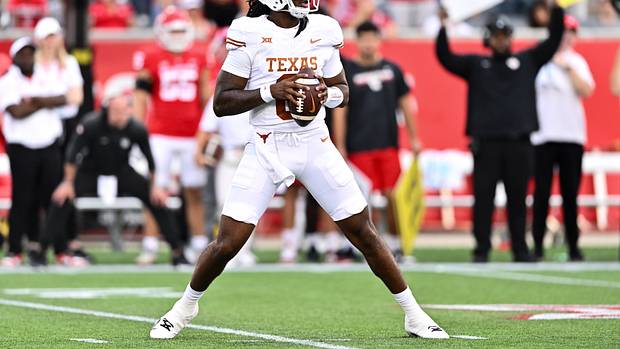 Texas Longhorns quarterback Maalik Murphy (6) looks to pass the ball during the third quarter against the Houston Cougars at TDECU Stadium.