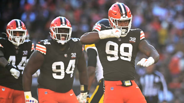 Nov 19, 2023; Cleveland, Ohio, USA; Cleveland Browns defensive end Za'Darius Smith (99) celebrates after a sack during the second half against the Pittsburgh Steelers at Cleveland Browns Stadium. Mandatory Credit: Ken Blaze-USA TODAY Sports