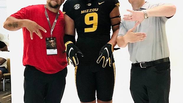 DE Jahkai Lang Officially Signs With Missouri Tigers - Vimarsana News
