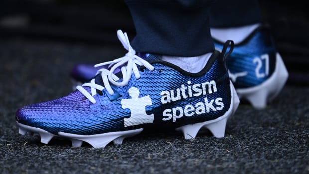 Chicago Bears defensive back Greg Stroman Jr.'s blue and white cleats.