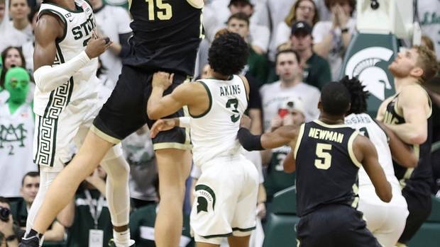 zach edey game winner vs michigan state