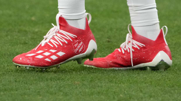 Minnesota Vikings wide receiver K.J. Osborn's red and white cleats.