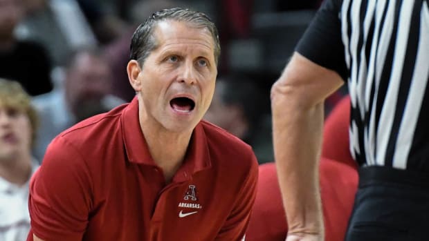 Arkansas coach Eric Musselman has a calm discussion with a passing referee during the LSU game.