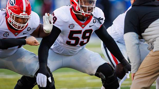 UGA left tackle Broderick Jones warms up pre-game