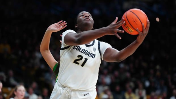  Colorado Buffaloes center Aaronette Vonleh (21) shoots the ball in the first quarter against the Oregon Ducks at CU Events Center