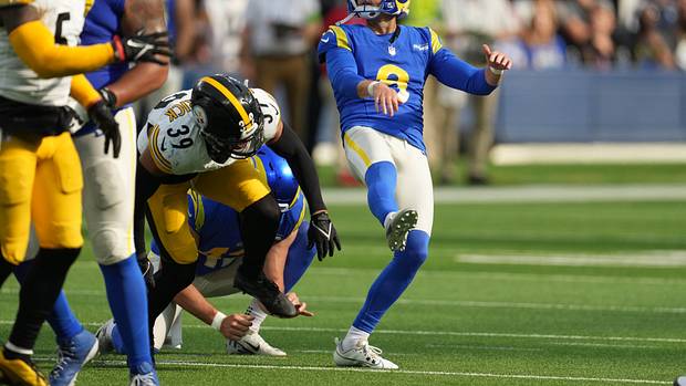 Los Angeles Rams place kicker Brett Maher (8) reacts after a missed field goal in the second half against the Pittsburgh Steelers at SoFi Stadium.