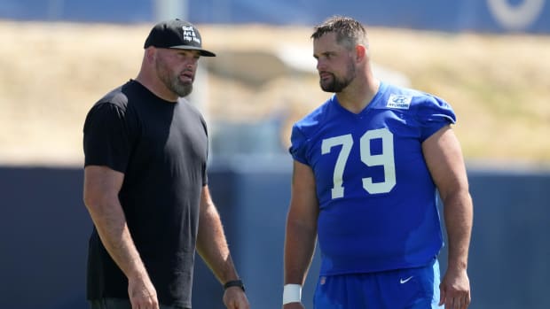 Andrew Whitworth (left) talks with Los Angeles Rams tackle Rob Havenstein (79) during minicamp at Cal Lutheran University.