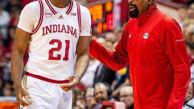 Indiana Head Coach Mike Woodson talks with Mackenzie Mgbako (21) during the second half of the Indiana versus Ohio State men's basketball game at Simon Skjodt Assembly Hall on Saturday, Jan. 6, 2024.