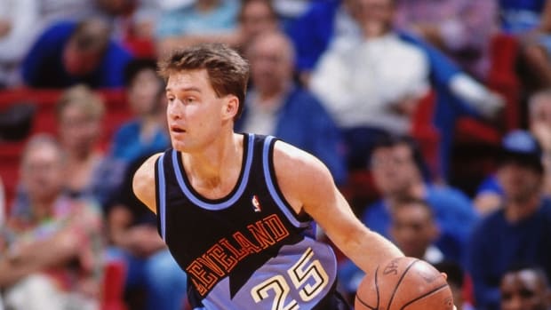 ORLANDO, FL - DECEMBER 7: Mark Price #25 of the Cleveland Cavaliers drives against the Orlando Magic on December 7, 1994 at the Orlando Arena in Atlanta, Georgia.