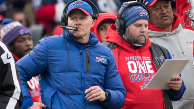 McDermott and Daboll during a game in 2018.