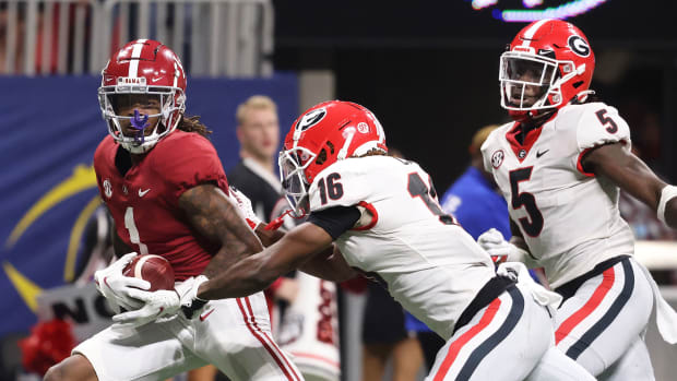 Jameson Williams catches a pass vs. Georgia