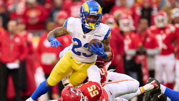 Williams rushes against the Kansas City Chiefs. 